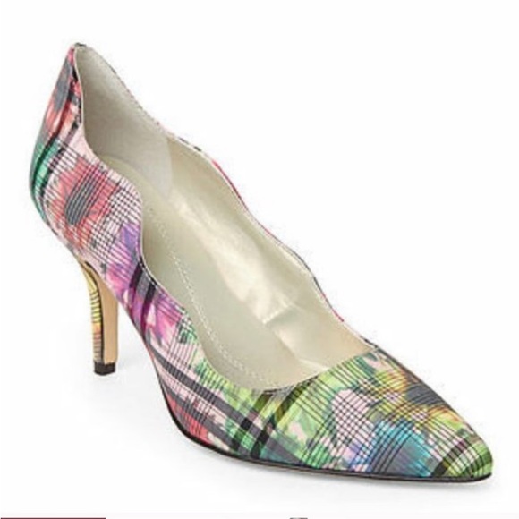 TAHARI CHARTER SCALLOP FLORAL PLAID 3” HEEL. - Picture 2 of 8